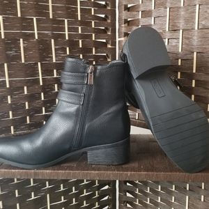 Reaction Kenneth Cole Salt  Biker Jewel 8.5M Women Black Ankle Booties